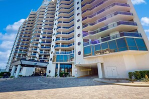 Exterior - Beautiful resort studio w/ beach views, shared pool, hot tubs, & fitness center (Miramar Beach)