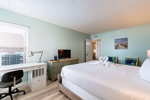 2 bedrooms, WiFi, bed sheets - Relaxing Gulf-front condo with shared pool, balcony, & fitness room (Fort Walton Beach)