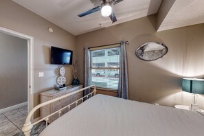 1 bedroom, iron/ironing board, WiFi, bed sheets - Ground floor, oceanfront condo with pool, fast WiFi & seasonal beach service (Fort Walton Beach)
