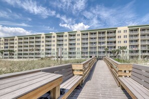Exterior - Ground floor, oceanfront condo with pool, fast WiFi & seasonal beach service (Fort Walton Beach)