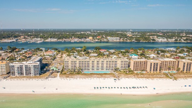 A coastal hotel with multiple buildings, a beach, and a marina. - Gorgeous ground floor beachfront condo, shared pool and beach access (Fort Walton Beach)