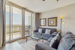 TV, DVD player, offices - Gorgeous ground floor beachfront condo, shared pool and beach access (Fort Walton Beach)