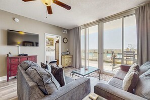 TV, DVD player, offices - Gorgeous ground floor beachfront condo, shared pool and beach access (Fort Walton Beach)