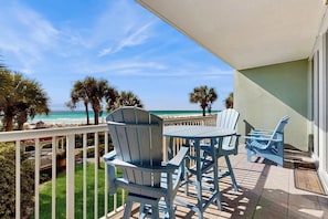 Property grounds - Comfortable and cozy beachfront condo w/ shared amenities (Fort Walton Beach)