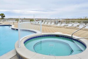 Pool - 3rd Floor Amazing Condo w/ Gulf-Front Balcony, On-Site Pool, On The Beach (Fort Walton Beach)