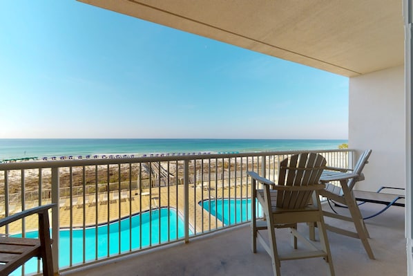 Property grounds - 3rd Floor Amazing Condo w/ Gulf-Front Balcony, On-Site Pool, On The Beach (Fort Walton Beach)