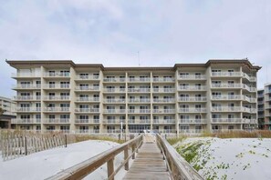 Exterior - 3rd Floor Amazing Condo w/ Gulf-Front Balcony, On-Site Pool, On The Beach (Fort Walton Beach)