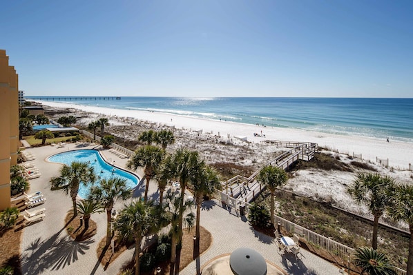 On the beach - Gulf-view condo with beachfront access, pool, hot tub, gym, AC, & washer&dryer (Fort Walton Beach)