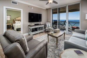 TV - Gulf-view condo with beachfront access, pool, hot tub, gym, AC, & washer&dryer (Fort Walton Beach)