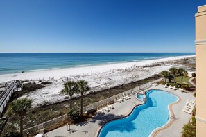 Pool - Gulf-view condo with beachfront access, pool, hot tub, gym, AC, & washer&dryer (Fort Walton Beach)