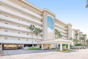 Exterior - Gulf Dunes 513 - Vibrant Waterfront Condo, Short Drive to Plenty of Tasty Dining Spots (Fort Walton Beach)
