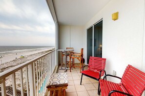 Property grounds - Gulf Dunes 513 - Vibrant Waterfront Condo, Short Drive to Plenty of Tasty Dining Spots (Fort Walton Beach)