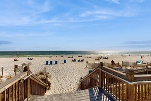 Beach - Sixth-floor condo with partial Gulf views, pools, hot tub, private beach (Fort Walton Beach)