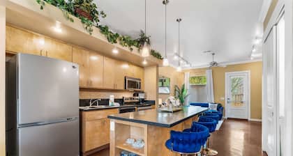 Hip & vibrant townhome near downtown with private patio, grill, AC, and WiFi