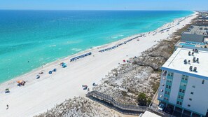 Beach nearby - Cozy coastal condo with shared pool, beach access, Wifi, Washer and Dryer (Fort Walton Beach)