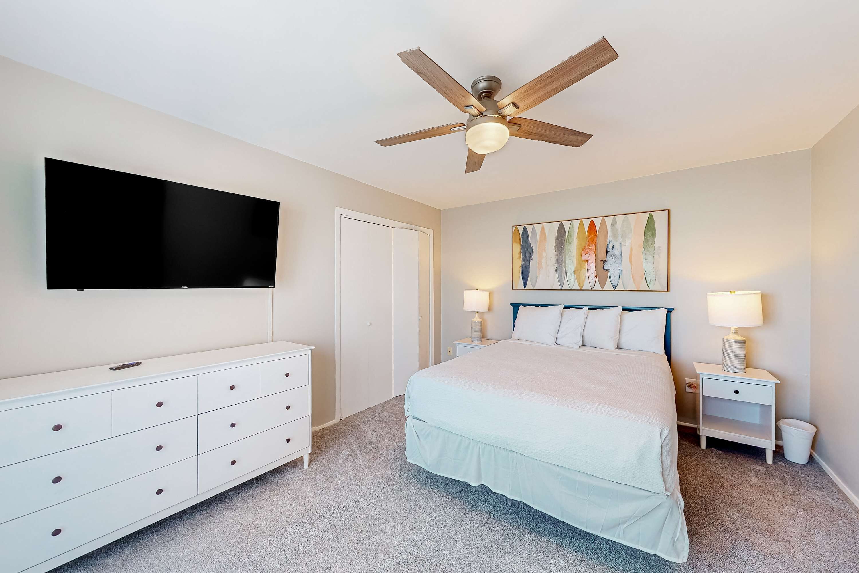 2 bedrooms, desk, iron/ironing board, WiFi