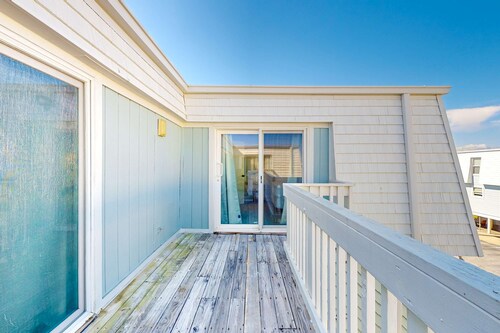 Sound-Side Condo with Grill, Deck, & W&D and Shared Pool