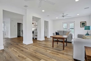 TV, offices - Snowbird-friendly home near the beach with large yard for dogs, boats, trailers (Santa Rosa Beach)