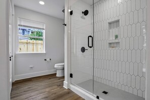 Douche, serviettes fournies