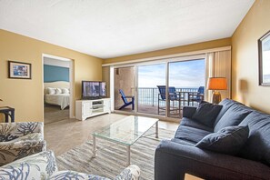 TV, DVD player, offices - Welcoming Fourth-floor Condo with outdoor Pool & Tennis (Miramar Beach)