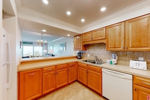 Fridge, microwave, oven, stovetop - Beachfront ground-floor condo with beach & Gulf views, outdoor pool & tennis (Miramar Beach)