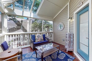 Property grounds - Gorgeous coastal home with shared pool, beach access and golf (Miramar Beach)