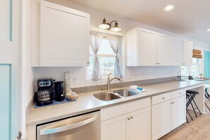 Fridge, microwave, oven, stovetop - Welcoming stay near the beach with a large deck, washer/dryer, and central AC (Pensacola Beach)