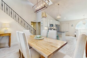 Dining - Perfectly located home, open layout, smart TVs, W&D, & pools (Miramar Beach)