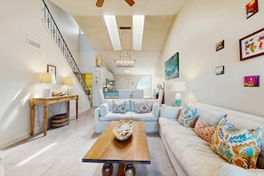 TV, offices - Perfectly located home, open layout, smart TVs, W&D, & pools (Miramar Beach)