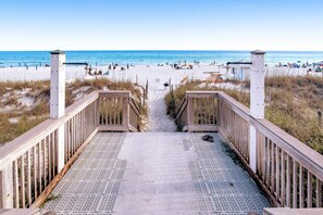 On the beach - Gulf-front condo with balcony and access to pools, hot tub, gym, & private beach (Miramar Beach)