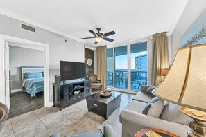 TV - Luxury condo with on-site pools and a convenient central location (Fort Walton Beach)