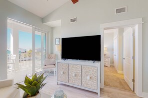 TV, offices - Dazzling condo near the ocean with private W/D, jetted tub, shared pool, & grill (Mexico Beach)
