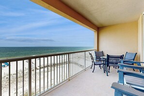 Property grounds - gulf front condo steps from the sand with shared pool,hot tub & more (Fort Walton Beach)
