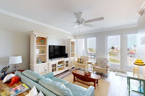 Télévision, cheminée, espaces bureaux