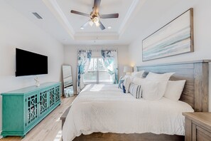 4 bedrooms, iron/ironing board, WiFi, bed sheets - Sunset/Bay Views, Walk to Beach/Pool, Golf Cart (Port St. Joe)