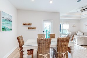 Interior - Sunset/Bay Views, Walk to Beach/Pool, Golf Cart (Port St. Joe)