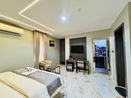 Pearlwood Hotels