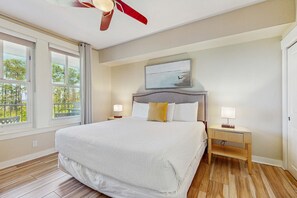 1 bedroom, WiFi, bed sheets - Spacious condo with bay views, renovated pool, hot tub, & beach access (Miramar Beach)