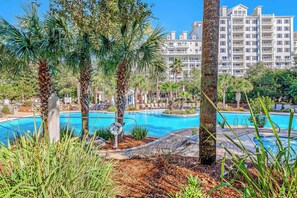 Pool - Spacious condo with bay views, renovated pool, hot tub, & beach access (Miramar Beach)
