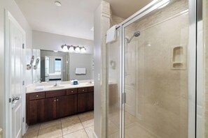 Shower, jetted bath, hair dryer, towels - The Oasis at Orange Beach 2501 by Liquid Life (Orange Beach)
