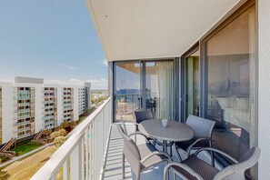 Outdoor dining - 8th Floor condo, Seasonal beach service , Minutes to dining (Miramar Beach)