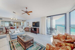 TV, DVD player, offices - 8th Floor condo, Seasonal beach service , Minutes to dining (Miramar Beach)