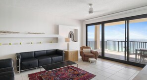 TV, books - Romar House 906A by Liquid Life (Orange Beach)