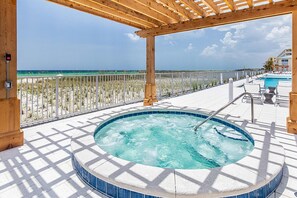 Outdoor spa tub - Blu 507 - Luxurious gulf front condo with private balcony, shared pool & beach access (Fort Walton Beach)