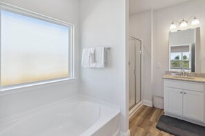 Shower, hair dryer, towels - All-new home with on-site pool, grill & beach gear - next to beach boardwalk (Port St. Joe)