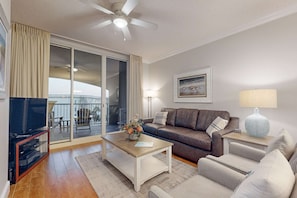 TV, DVD player, offices - Modern Gulf-front condo with pools - close to activities, shops, and restaurants (Fort Walton Beach)