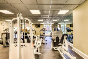 Fitness facility - Modern Gulf-front condo with pools - close to activities, shops, and restaurants (Fort Walton Beach)