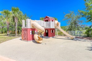 Children’s area - Charming coastal home with shared pool, beach access and spacious living area. (Port St. Joe)