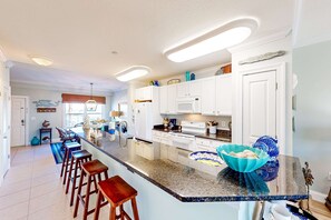 Fridge, microwave, oven, stovetop - Sunny nautical condo with on-site hot tub, pool, & gym - internet, W/D, & AC (Mexico Beach)