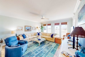 TV, offices - Sunny nautical condo with on-site hot tub, pool, & gym - internet, W/D, & AC (Mexico Beach)
